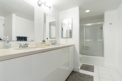 Condominio en venta en Miami, Florida, 2 dormitorios, 130.81 m2 № 1145340 - foto 7