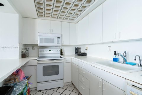 Copropriété à vendre à Miami, Floride: 2 chambres, 130.81 m2 № 1145340 - photo 4