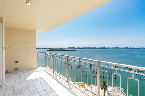 Condo in Miami, Florida, 2 bedrooms  № 1145340 - photo 9