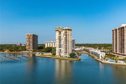 Condo in Miami, Florida, 2 bedrooms  № 1145340 - photo 13