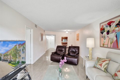 Copropriété à vendre à Pembroke Pines, Floride: 2 chambres, 108.7 m2 № 1145341 - photo 20