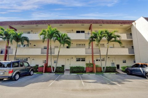 Copropriété à vendre à Pembroke Pines, Floride: 2 chambres, 108.7 m2 № 1145341 - photo 2