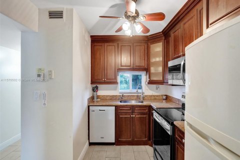 Copropriété à vendre à Pembroke Pines, Floride: 2 chambres, 108.7 m2 № 1145341 - photo 8