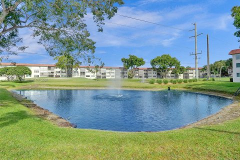 Copropriété à vendre à Pembroke Pines, Floride: 2 chambres, 108.7 m2 № 1145341 - photo 28