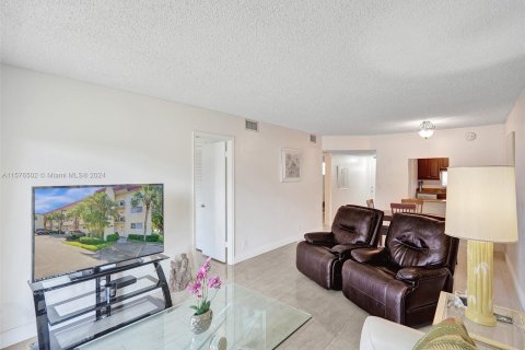 Copropriété à vendre à Pembroke Pines, Floride: 2 chambres, 108.7 m2 № 1145341 - photo 21