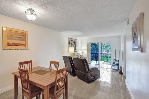 Copropriété à vendre à Pembroke Pines, Floride: 2 chambres, 108.7 m2 № 1145341 - photo 17