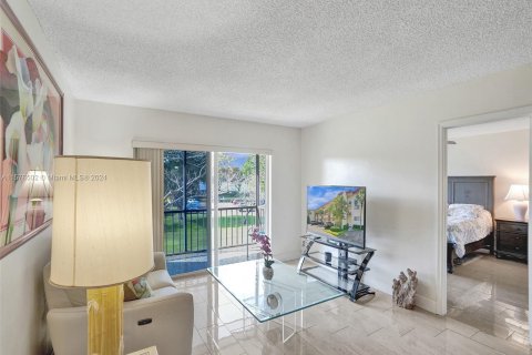 Copropriété à vendre à Pembroke Pines, Floride: 2 chambres, 108.7 m2 № 1145341 - photo 19