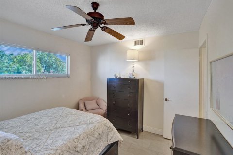 Condo in Pembroke Pines, Florida, 2 bedrooms  № 1145341 - photo 11