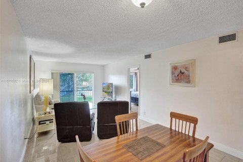 Copropriété à vendre à Pembroke Pines, Floride: 2 chambres, 108.7 m2 № 1145341 - photo 18