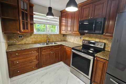 Adosado en venta en Sweetwater, Florida, 3 dormitorios, 122.63 m2 № 1272677 - foto 1