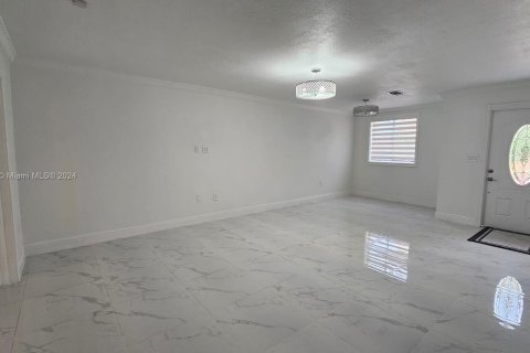 Townhouse in Sweetwater, Florida 3 bedrooms, 122.63 sq.m. № 1272677 - photo 8