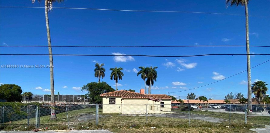 Immobilier commercial à Opa-locka, Floride № 1386083