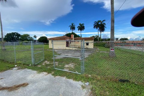 Immobilier commercial à vendre à Opa-locka, Floride № 1386083 - photo 3