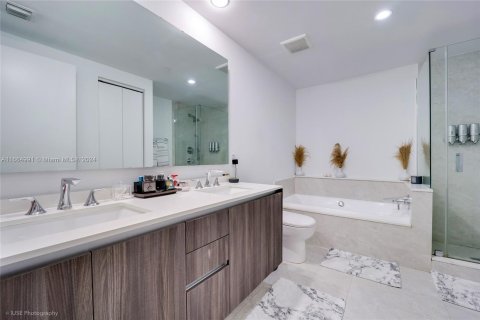 Condominio en venta en Miami, Florida, 1 dormitorio, 82.5 m2 № 1386085 - foto 10