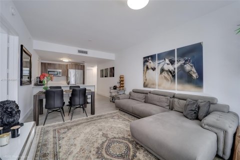 Condo in Miami, Florida, 1 bedroom  № 1386085 - photo 6