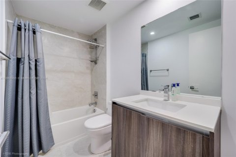 Condo in Miami, Florida, 1 bedroom  № 1386085 - photo 12