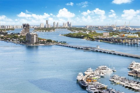 Copropriété à vendre à Miami, Floride: 1 chambre, 82.5 m2 № 1386085 - photo 1