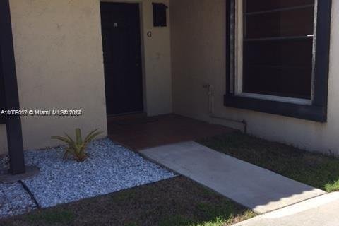 House in Miami, Florida 1 bedroom, 65.96 sq.m. № 1386173 - photo 1