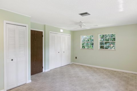 House in Vero Beach, Florida 3 bedrooms, 170.94 sq.m. № 1172184 - photo 8