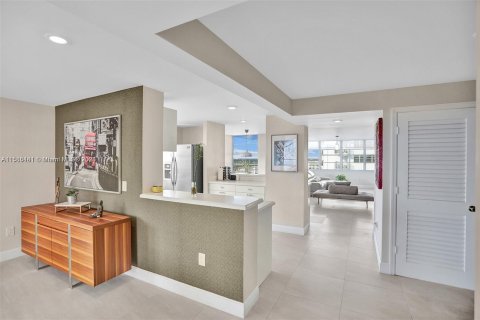 Condo in Aventura, Florida, 4 bedrooms  № 1235228 - photo 23