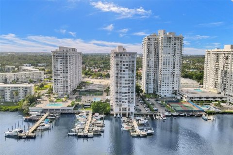 Condo in Aventura, Florida, 4 bedrooms  № 1235228 - photo 4