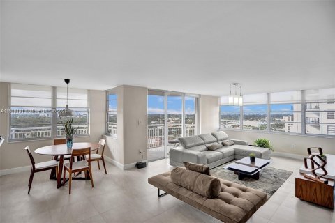 Condo in Aventura, Florida, 4 bedrooms  № 1235228 - photo 1