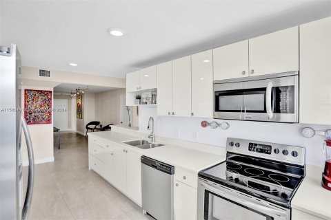 Condo in Aventura, Florida, 4 bedrooms  № 1235228 - photo 28