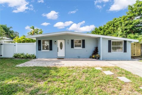 Villa ou maison à vendre à Largo, Floride: 3 chambres, 164.81 m2 № 1340650 - photo 1