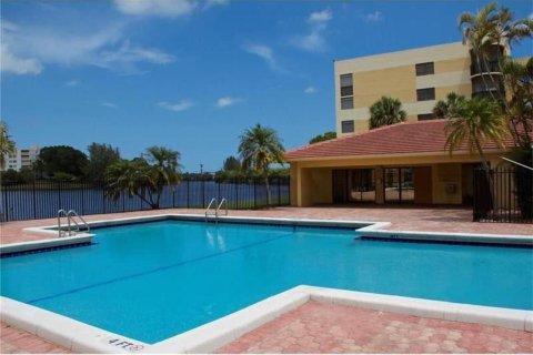 Condo in Lauderhill, Florida, 2 bedrooms  № 963836 - photo 3