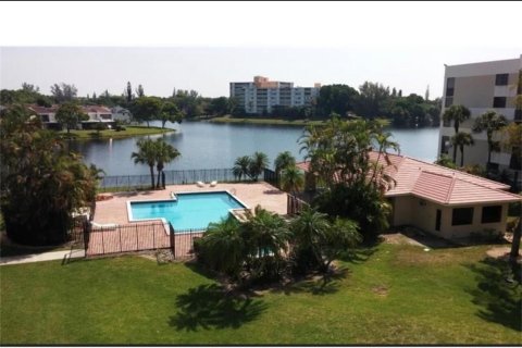 Condo in Lauderhill, Florida, 2 bedrooms  № 963836 - photo 4