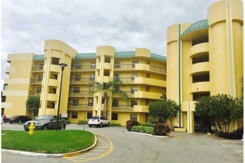 Condo in Lauderhill, Florida, 2 bedrooms  № 963836 - photo 2