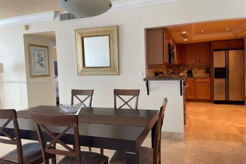 Condo in Hollywood, Florida, 1 bedroom  № 1378591 - photo 13