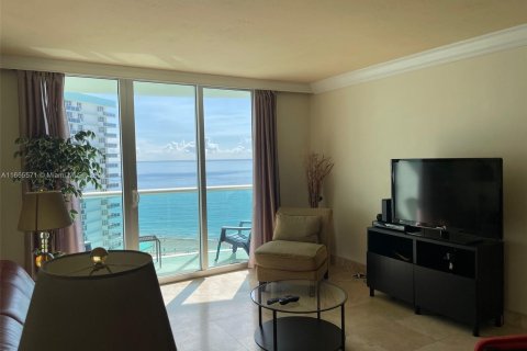 Condo in Hollywood, Florida, 1 bedroom  № 1378591 - photo 5