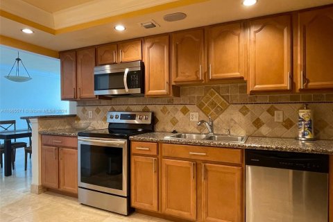 Condo in Hollywood, Florida, 1 bedroom  № 1378591 - photo 16