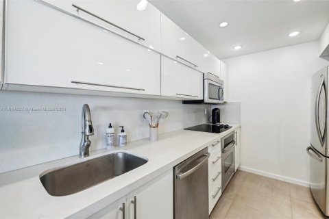 Condominio en venta en Miami Beach, Florida, 51.1 m2 № 1378594 - foto 16