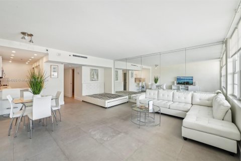 Condominio en venta en Miami Beach, Florida, 51.1 m2 № 1378594 - foto 1