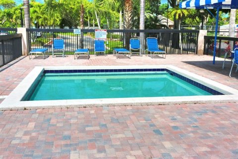 Copropriété à vendre à Coconut Creek, Floride: 2 chambres, 99.41 m2 № 1207586 - photo 24