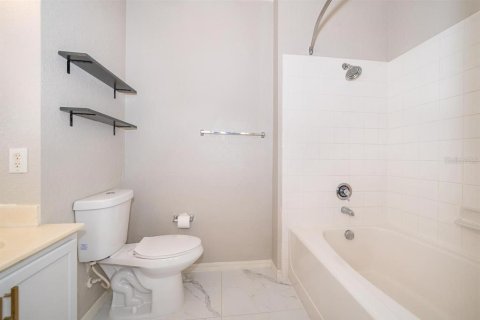 Copropriété à vendre à Orlando, Floride: 2 chambres, 116.13 m2 № 1382772 - photo 23