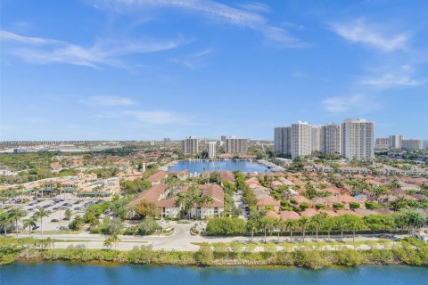 Condo in Aventura, Florida, 1 bedroom  № 1146817 - photo 18