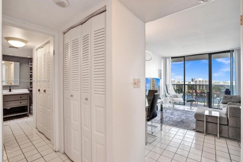 Copropriété à vendre à Aventura, Floride: 1 chambre, 83.24 m2 № 1146817 - photo 3