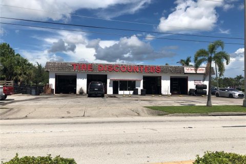 Immobilier commercial à vendre à Punta Gorda, Floride: 223.8 m2 № 230734 - photo 1