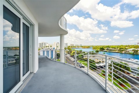 Condo in Fort Lauderdale, Florida, 3 bedrooms  № 1185287 - photo 11