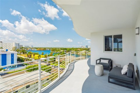 Condominio en venta en Fort Lauderdale, Florida, 3 dormitorios, 195.47 m2 № 1185287 - foto 9