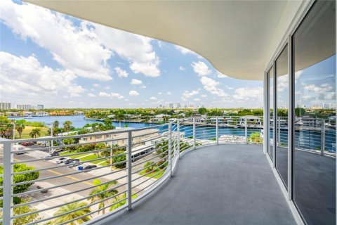 Condo in Fort Lauderdale, Florida, 3 bedrooms  № 1185287 - photo 10