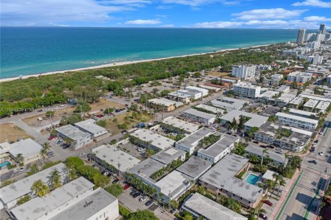 Condominio en venta en Miami Beach, Florida, 1 dormitorio, 66.89 m2 № 1170749 - foto 2