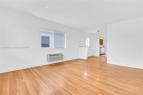 Condo in Miami Beach, Florida, 1 bedroom  № 1170749 - photo 20