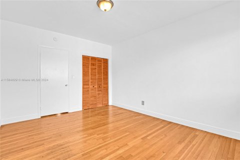 Condo in Miami Beach, Florida, 1 bedroom  № 1170749 - photo 15