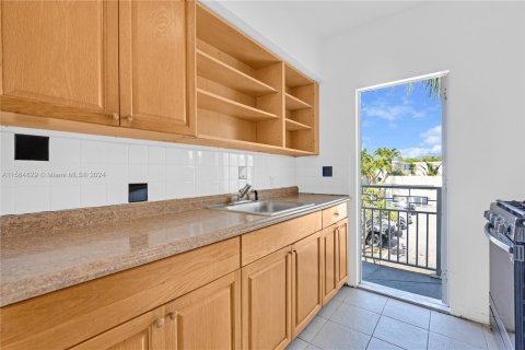 Condo in Miami Beach, Florida, 1 bedroom  № 1170749 - photo 10