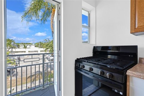 Condo in Miami Beach, Florida, 1 bedroom  № 1170749 - photo 11