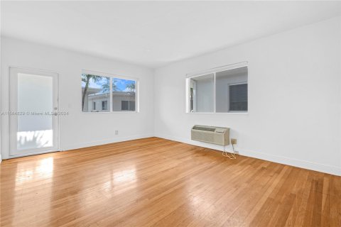 Condo in Miami Beach, Florida, 1 bedroom  № 1170749 - photo 24